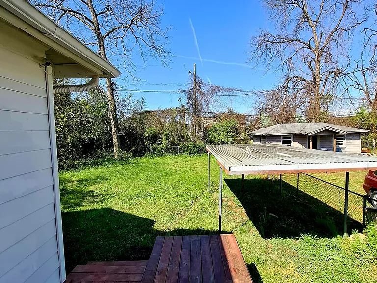 913 Agricola Ave — Photo 2