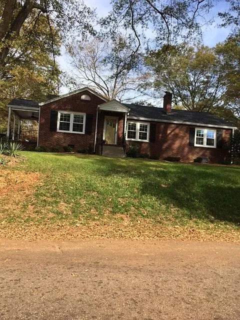 122 Harrington Avenue — Photo 2