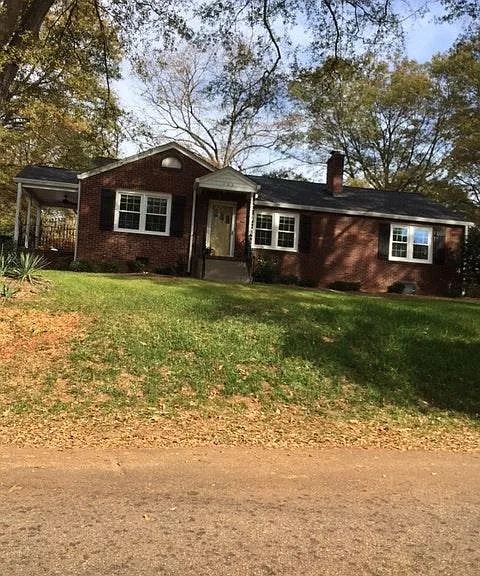 122 Harrington Ave — Photo 2