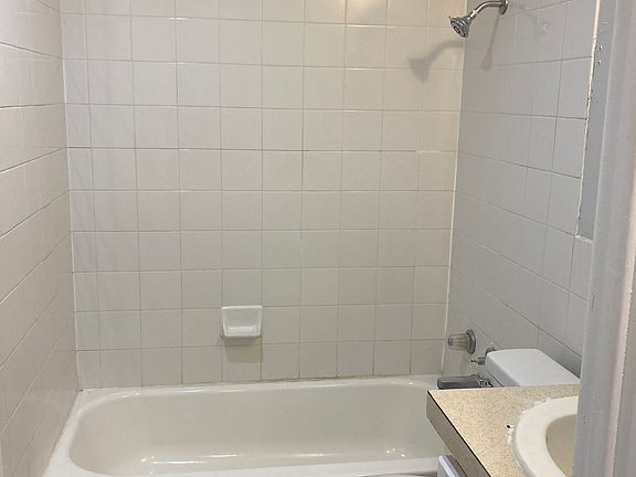 5th image of 1006 E Main St #3