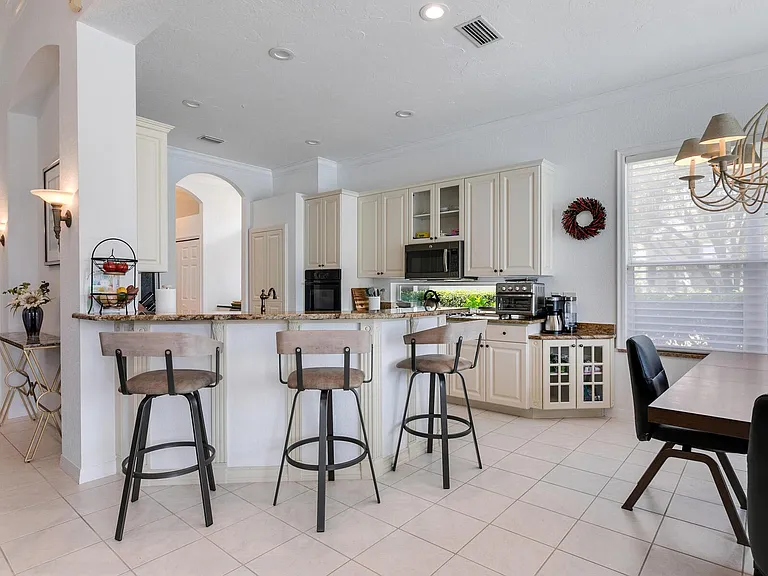 7535 Ascot Ct — Photo 14
