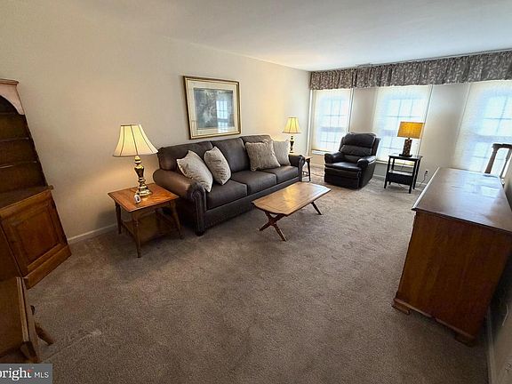 5th image of 136 Albemarle Dr