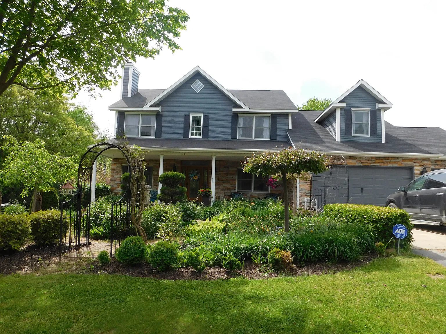 2216 Villa Ave photo 1