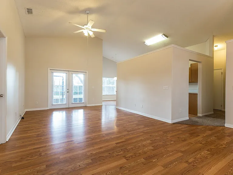 502 Valencia Place Cir — Photo 4