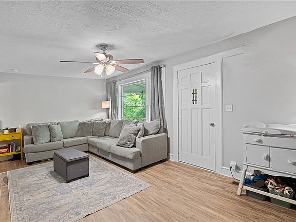 2nd image of 202 Tiffany Dr