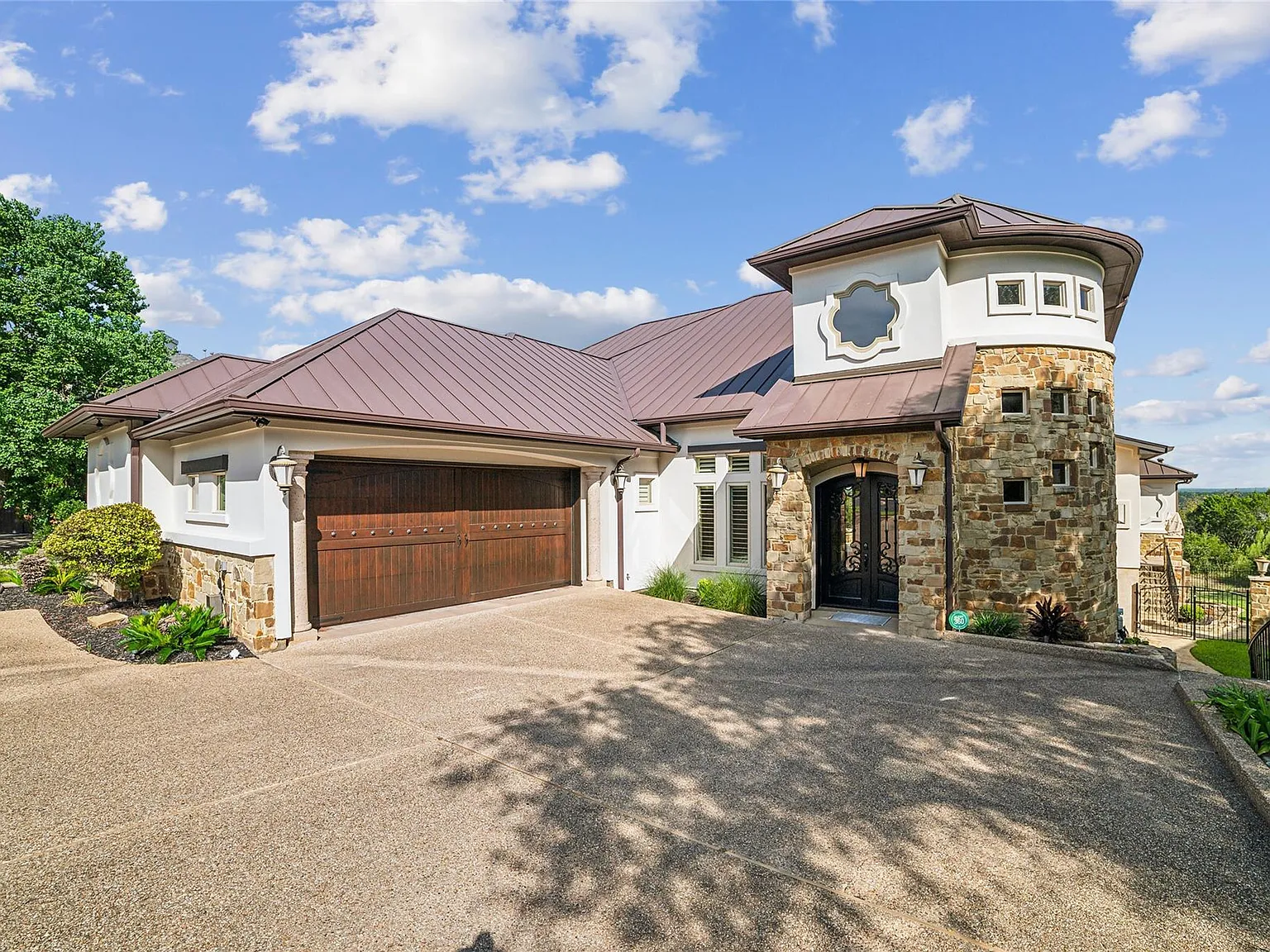 6 bed, 6.0 bath, 5147 sqft, $10,000 — Photo 1