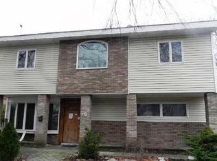 43 Oak St, Rochelle Park, NJ 07662