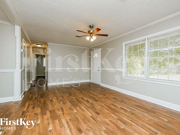 3rd image of 8065 Huntington Dr