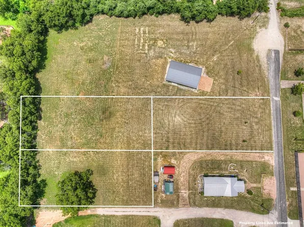 1296 E Democrat St, Blanco, TX 78606
