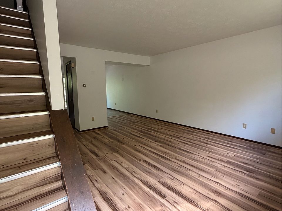 1st image of 900 5th St APT 4