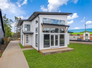 8 Village Crest Dr, Greenville, SC 29607