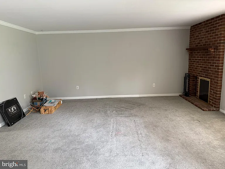 204 Village Rd — Photo 6