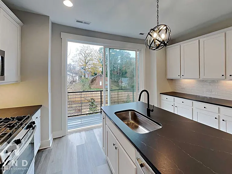 586 W End Dr — Photo 8