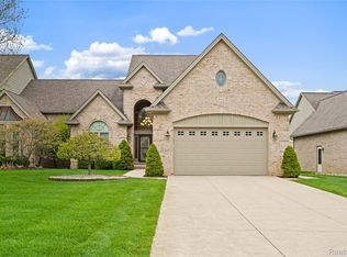 945 Saint James Park Ave, Monroe, MI 48161