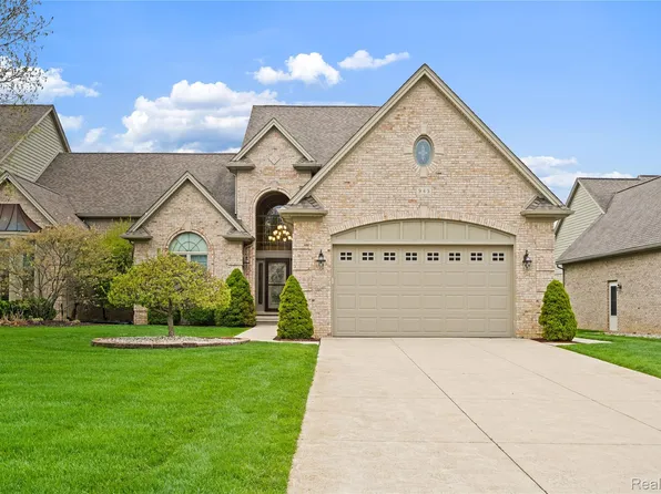 945 Saint James Park Ave, Monroe, MI 48161