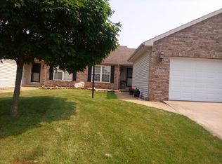 2006 Juniper Dr, Mahomet, IL 61853