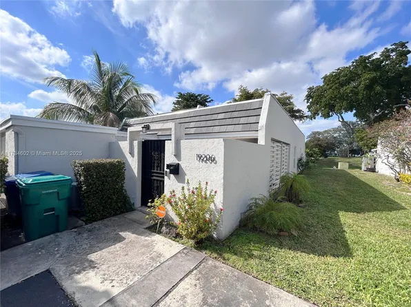 19206 Bobolink Dr Unit 19206, Hialeah, FL 33015