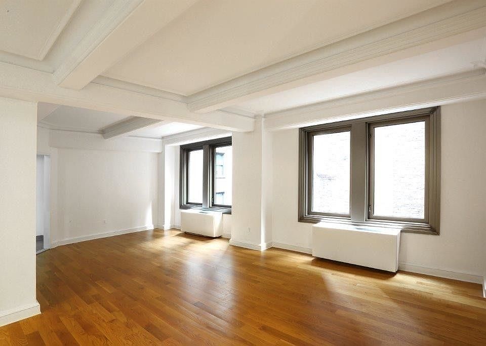 1st image of 101 W 55th St #912