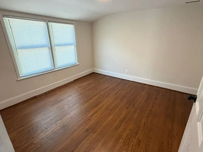 905 Riverside Dr — Photo 18