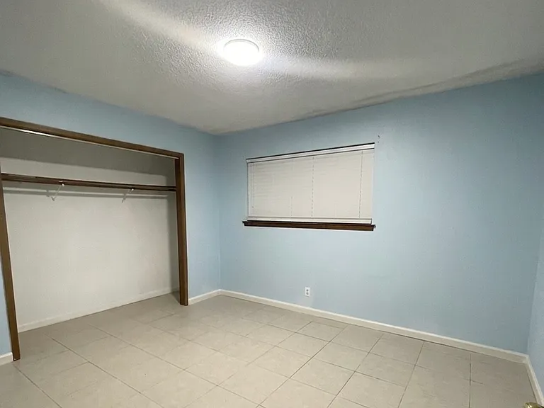 2210 Berry Ave — Photo 3