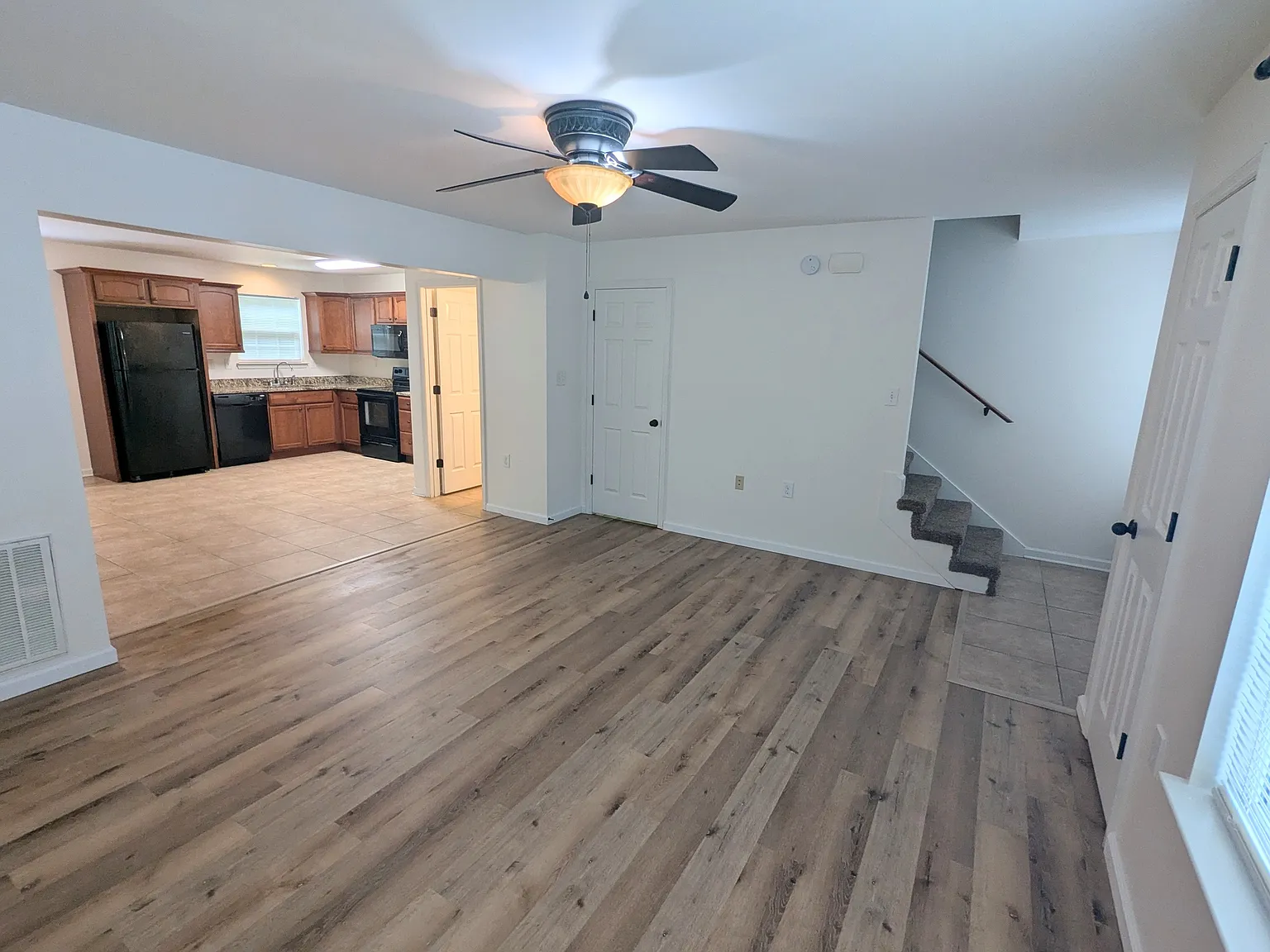 3 bed, 2.5 bath, 1300 sqft, $1,700 — Photo 1