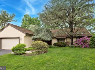 8 Fetlock Ln, Blue Bell, PA 19422