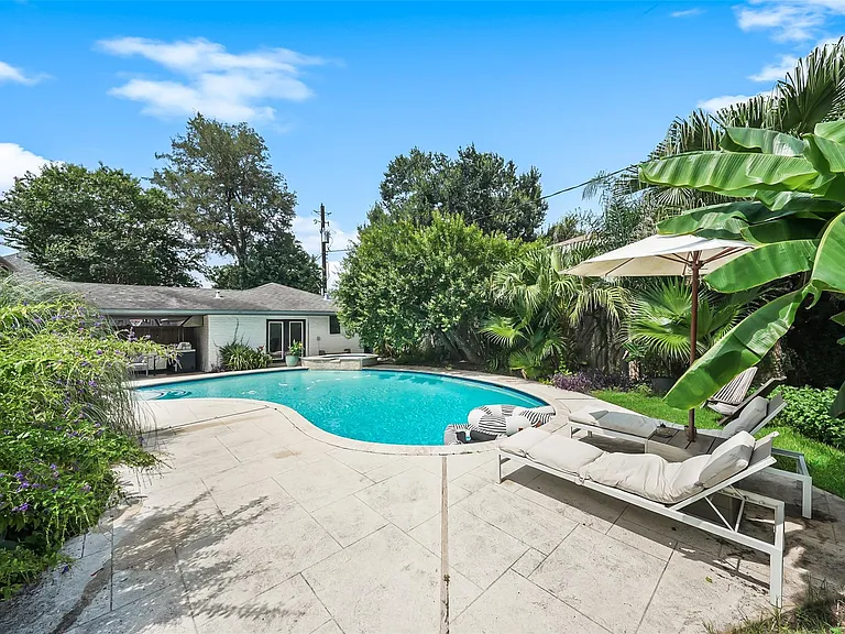 9411 Endicott Ln — Photo 42