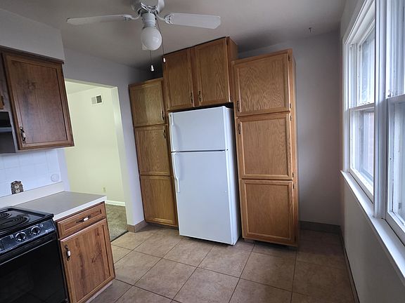 3rd image of 43 Green Bay Dr