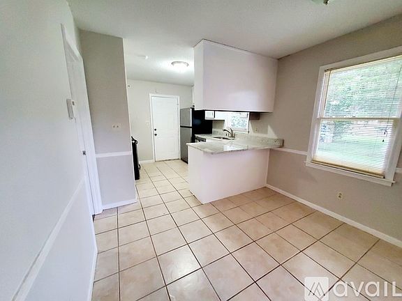 2nd image of 1027 Branscomb Cir SE