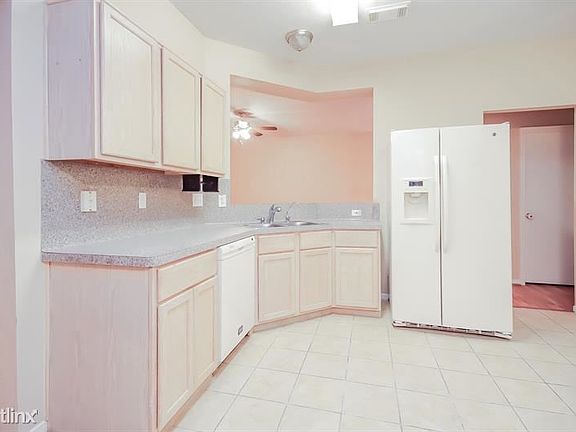4th image of 16118 Hilton Head Ln