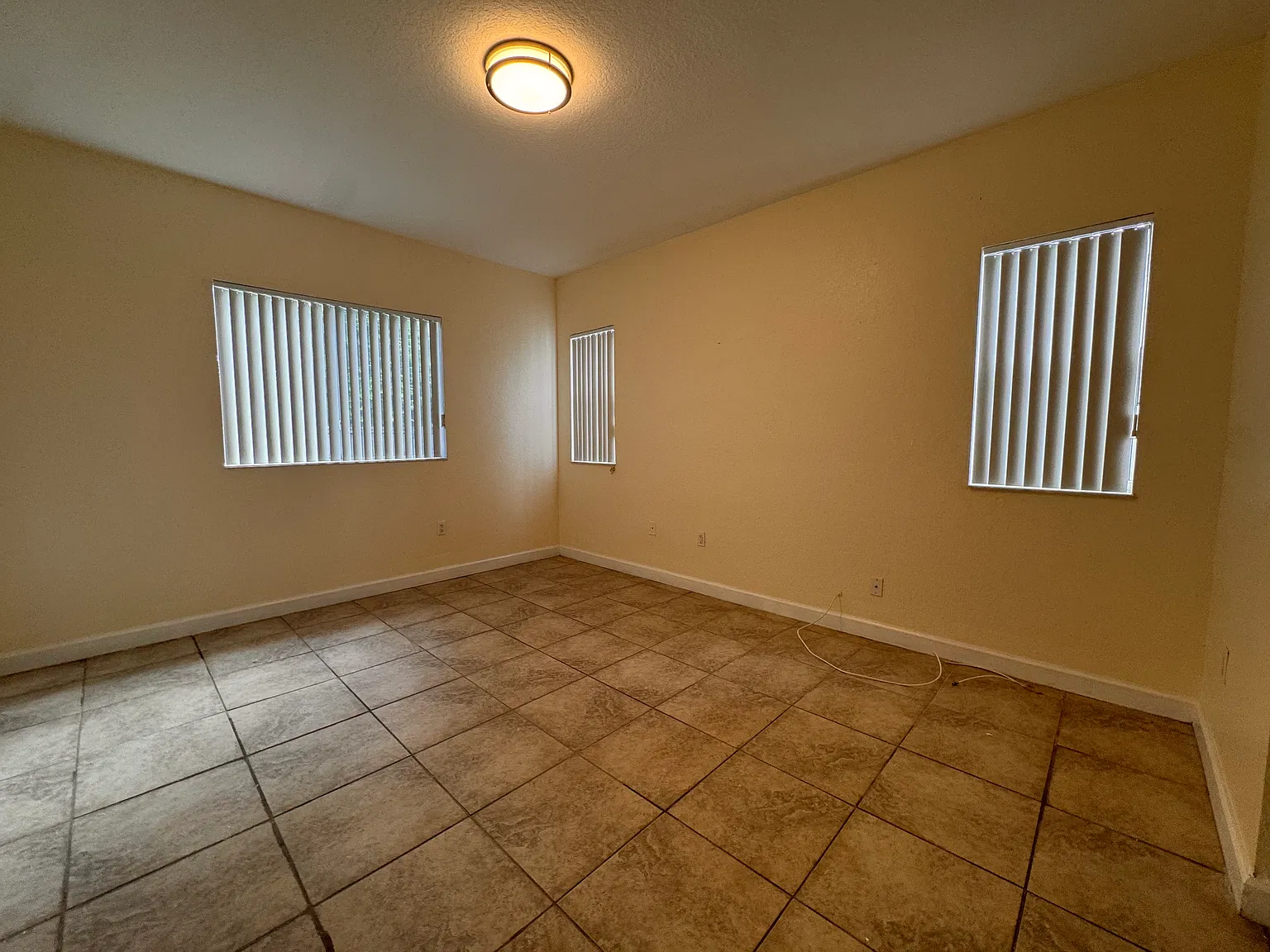 3 bed, 2000 sqft, $3,100 — Photo 3