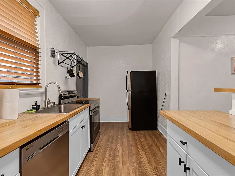 728 Johnson Ave — Photo 8