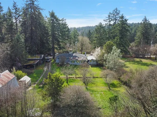 476 Quayle Rd, Saanich, BC V9E 2J7