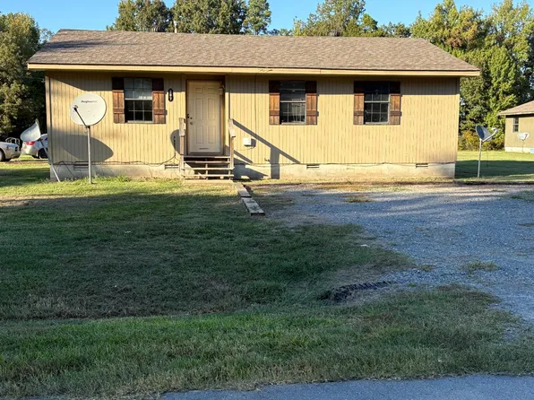 907 W Dallas St #1, Star City, AR 71667