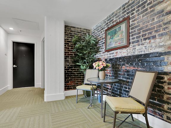 2nd image of 555 W Jackson Ave