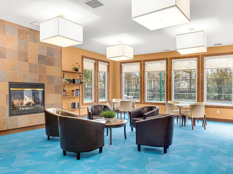 Fairmont Park Apartments — Photo 31