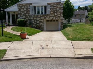 8866 Alton St, Philadelphia, PA 19115