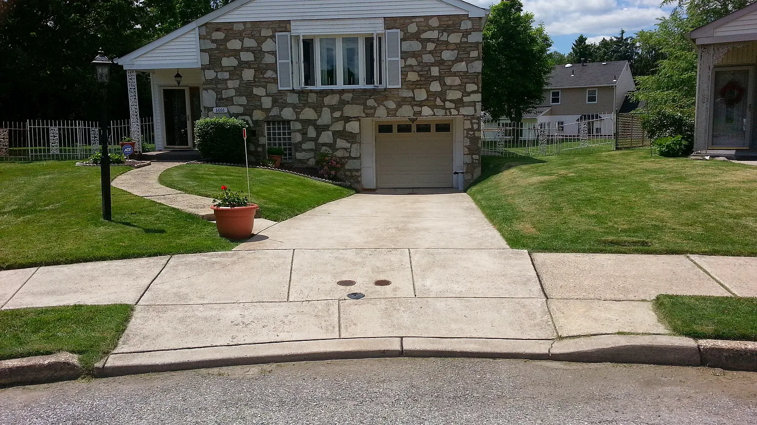 8866 Alton St photo 1