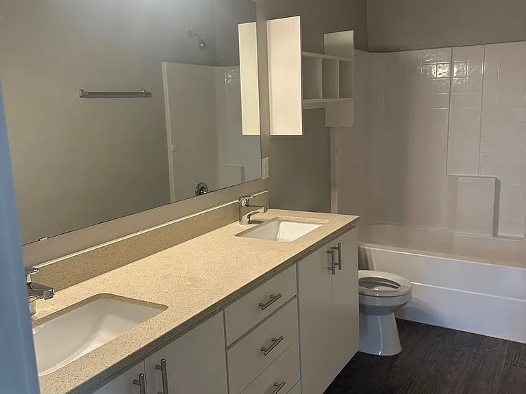 736 SW 14th St — Photo 10