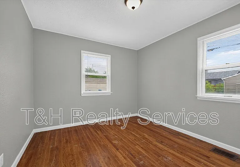1819 Knox St — Photo 19