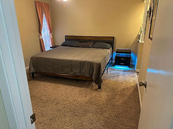 5th image of 2404 Laura Dr