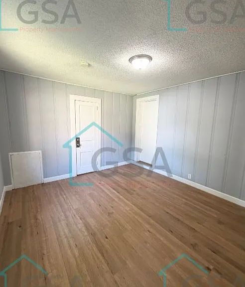 201 S Leach St — Photo 14