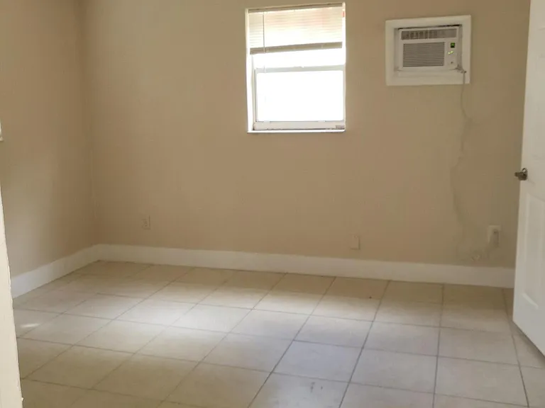 224 N 57th Ave #1-3 — Photo 7