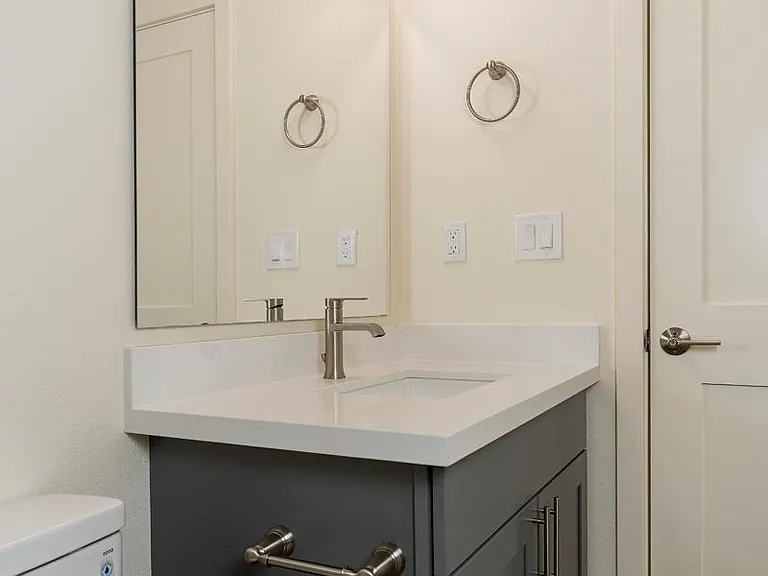 1310 E Thomas St #304 — Photo 13