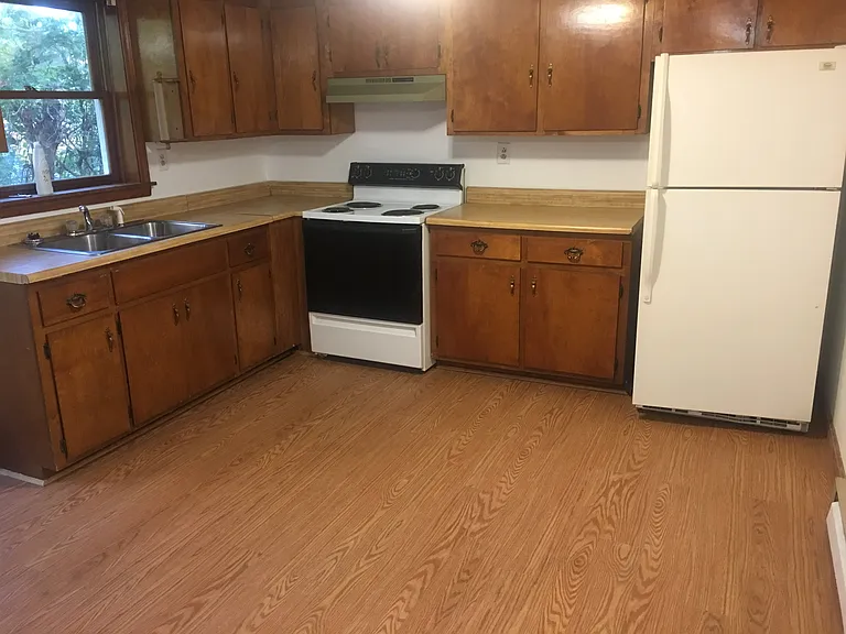829 E Main St #2 — Photo 4