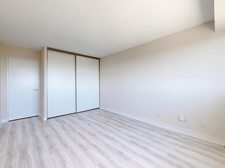 1460 Ghent Ave — Photo 9