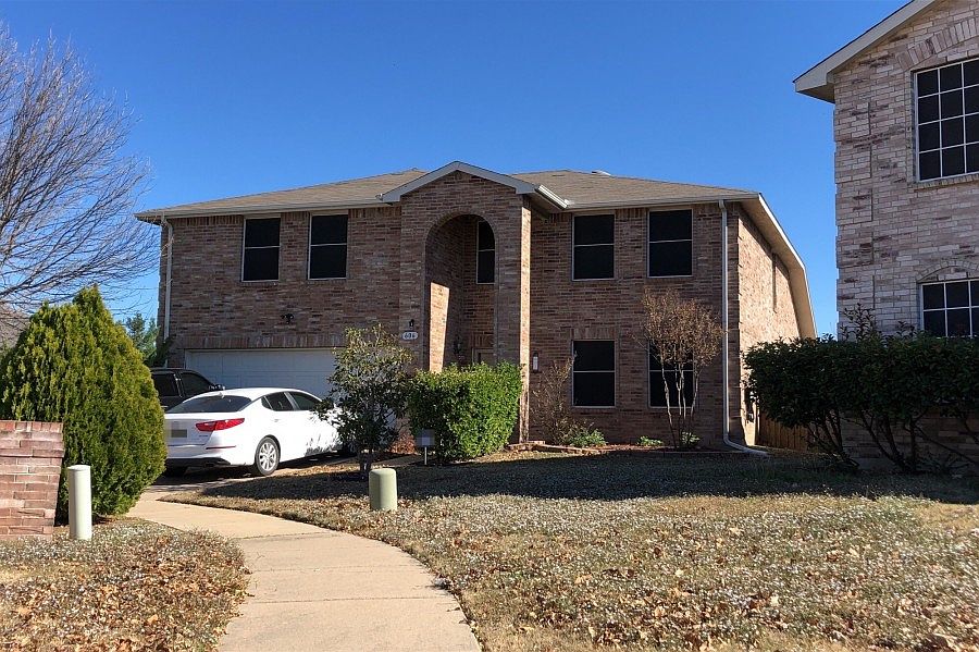 2nd image of 606 Ambarella St