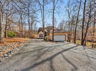 380 Lake View Point, Glade Hill, VA 24092