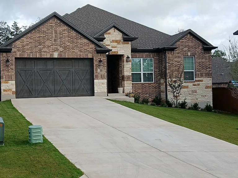 Extra long driveway on a 1/4 acre lot