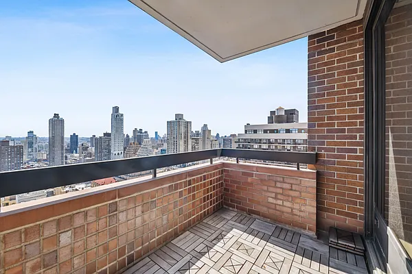 Rented by Corcoran | media 23